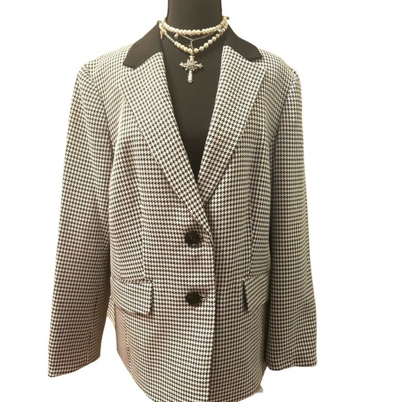 Kasper Jackets & Blazers - Kasper Black and White Houndstooth Blazer with Notched Lapel
